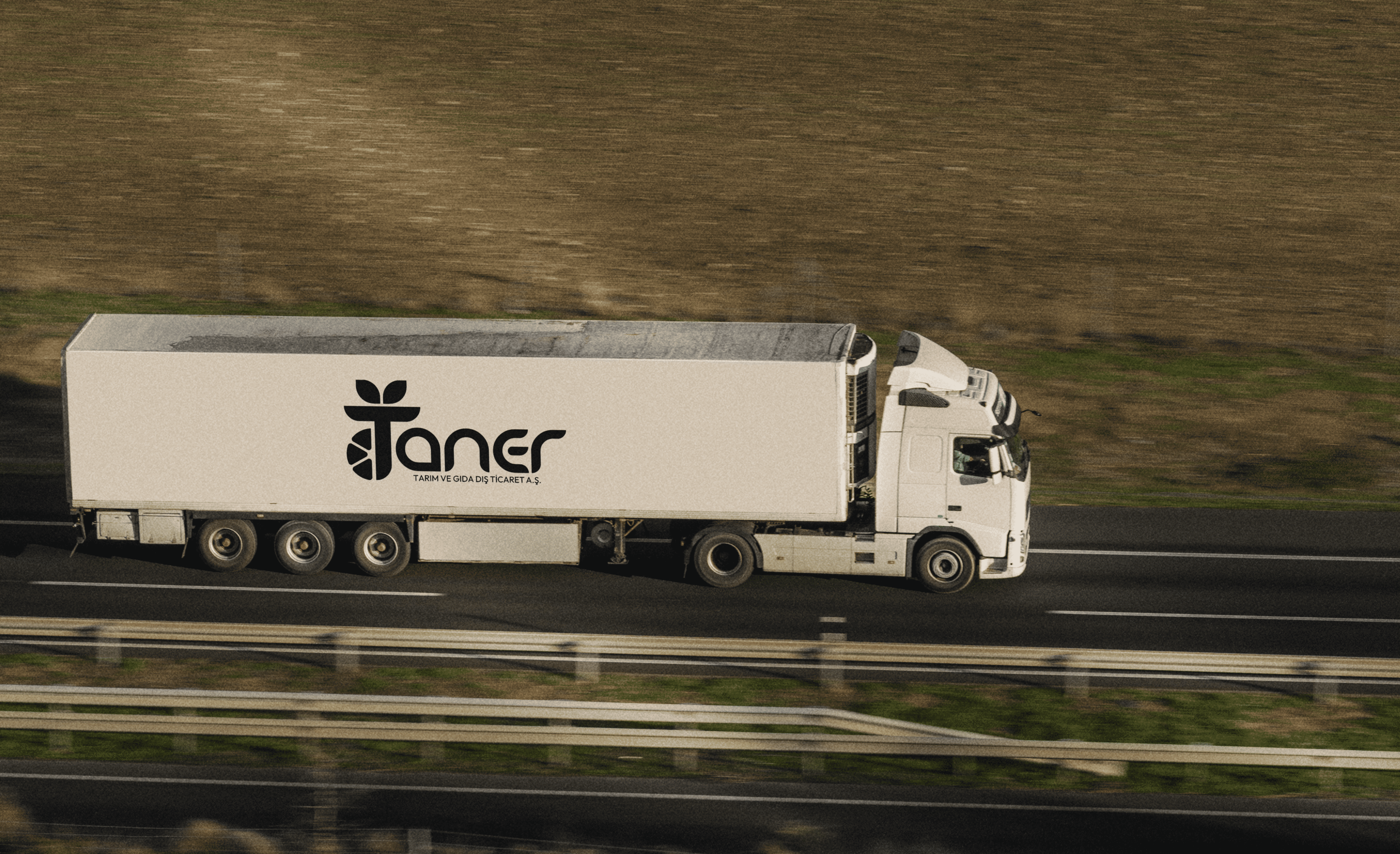 Soğuk Zincir ve Lojistik: Tazeliğin Anahtarı. Taze meyve ihracatında en kritik unsurlardan biri soğuk zincirdir. Mandalina, hasat sonrası doğru sıcaklık ve nem koşullarında muhafaza edilmediğinde hızla kalite kaybına uğrayabilir.